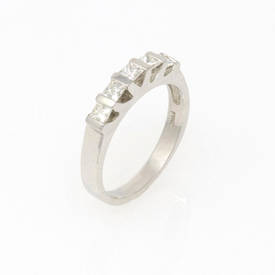 Princess-Cut Wedge Ring (0.68 ct)