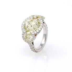 Brilliant Three Stone Engagement Ring (8.22 ct)